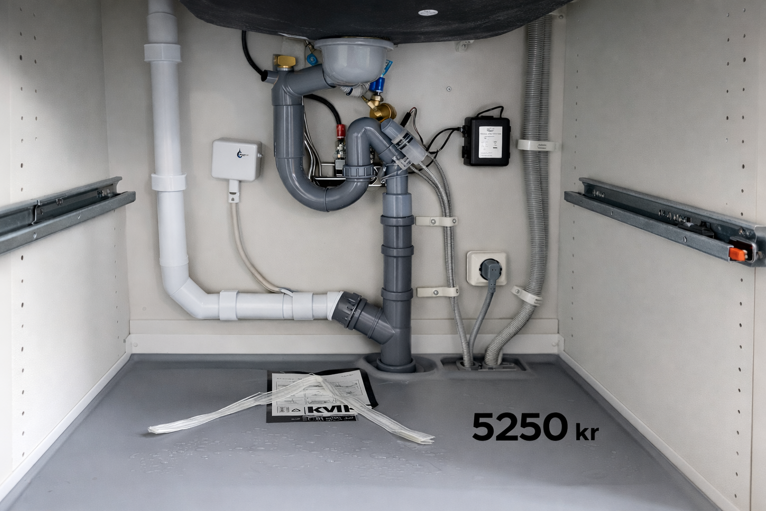 Bänkskåpsinsats med installation – extra skydd mot läckage och vattenskador. Trygg montering ingår.